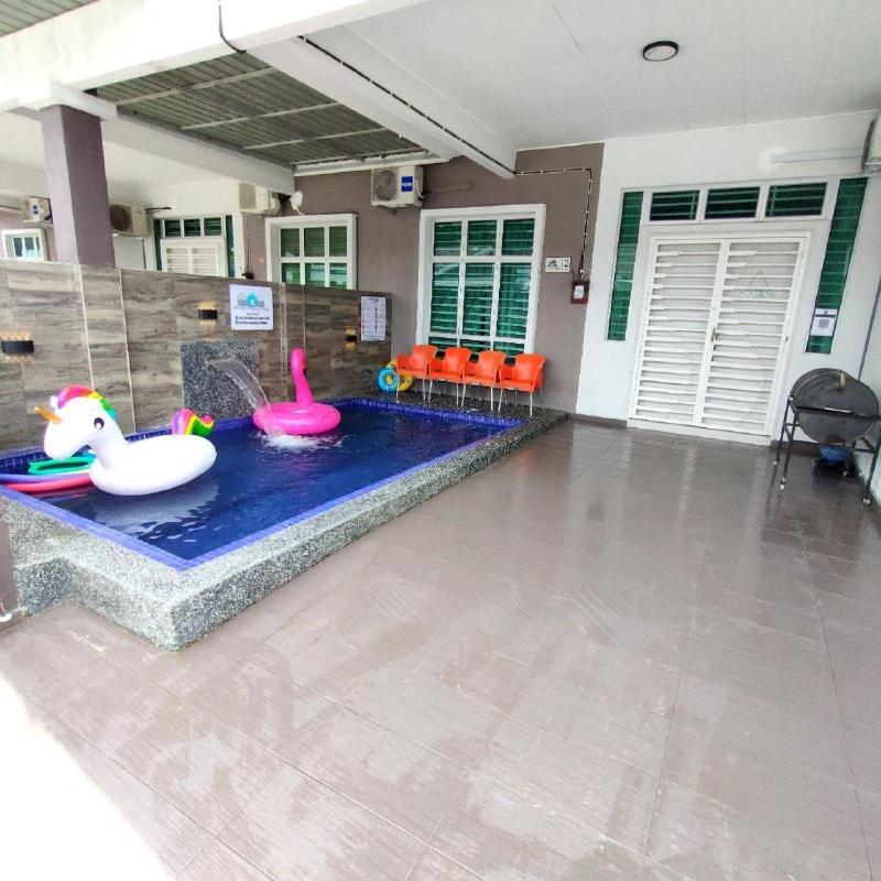 D'Q Putra Homestay Melaka Eksteriør bilde