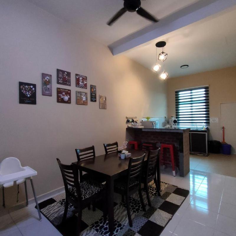 D'Q Putra Homestay Melaka Eksteriør bilde